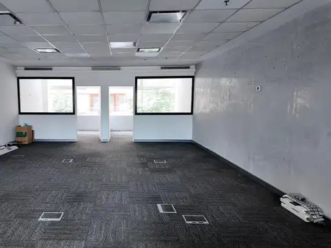 Oficina en Alquiler con 3 cocheras