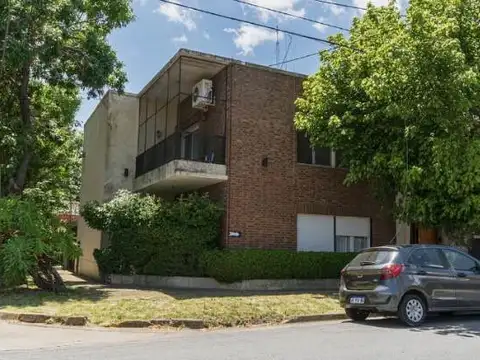 Departamento en primer piso por escalera en Don Bosco