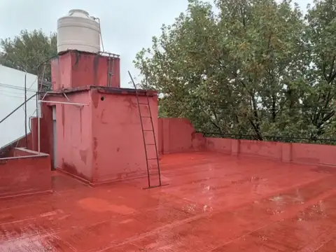 Casa 5 ambientes a 8 cuadras de la estacion