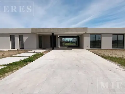 Casa a la laguna en venta Barrio Naudir