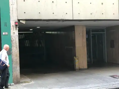 Viamonte e/ Esmeralda y Suipacha