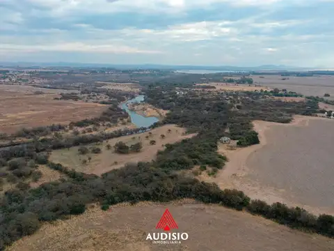 Chacra con Costa de Rio - AlmaFuerte