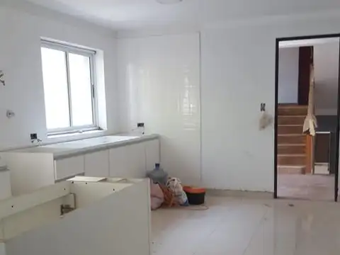 Casa 8 ambientes con 3 baños