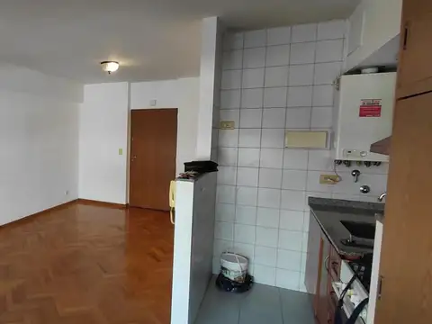 Departamento monoambiente en alquiler, frente con balcòn