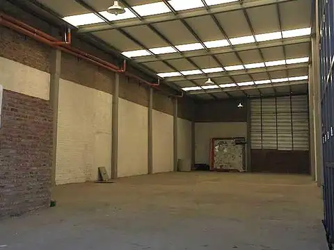 Galpon en Alquiler 8  mts Frente