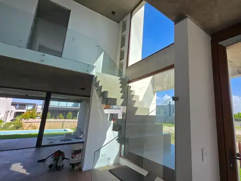 Casa 5 ambientes con 6 baños