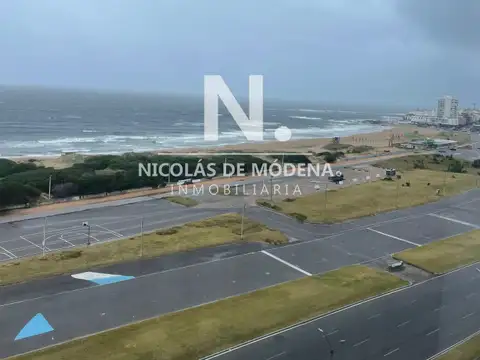 Apartamento de dormitorio y medio en primera linea de la brava