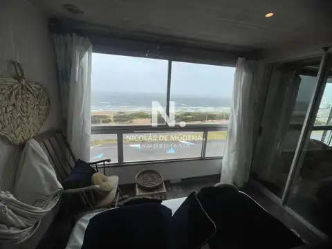 Apartamento de dormitorio y medio en primera linea de la brava