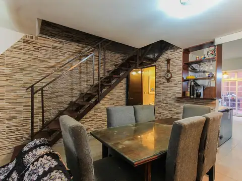Depto Tipo Casa en Venta de 4 dormitorios