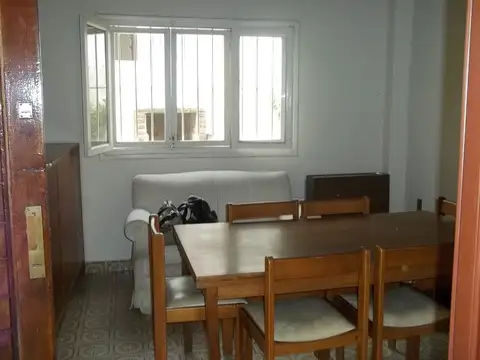 MUY LINDO PH EN EXCELENTE ZONA DE MARTINEZ  - P. BAJA  AL FONDO - 3 AMB - JARDIN PARRILLA Y PATIO