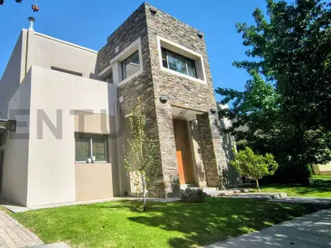 VENTA DE AMPLIA CASA EN CORTADERAS 1 GUAYMALLEN