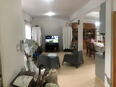 Casa 5 ambientes con 1 baño