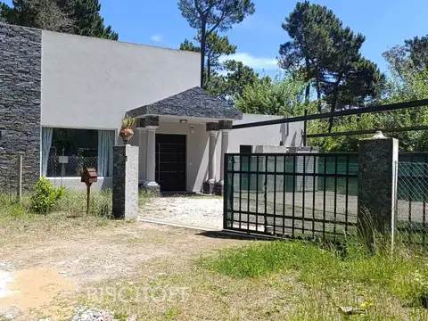 ALQUILER TEMPORARIO CASA  CON PILETA CLIMATIZADA