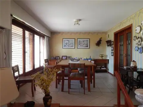Casa en Venta con 4 cocheras