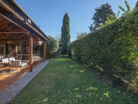 Casa 3 ambientes con 2 baños