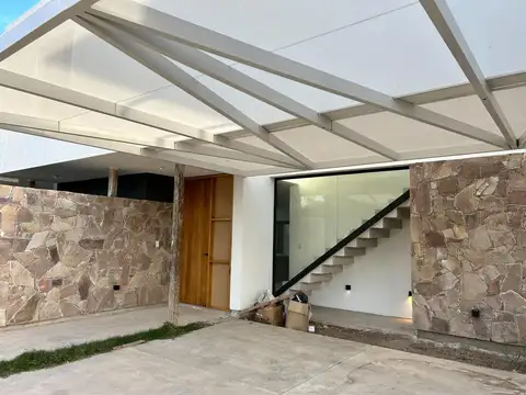 CASA a estrenar EN LAS CAÑITAS - terreno de 595 m2 - 3 dorm.