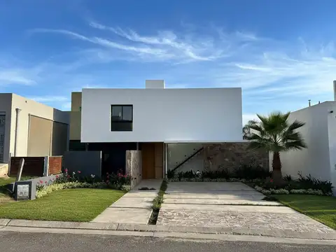 Casa En Las CaÑitas