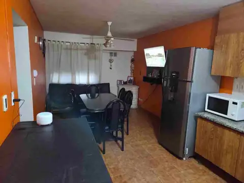 CASA 4 AMB EN HURLINGHAM CON PILETA Y COCHERA