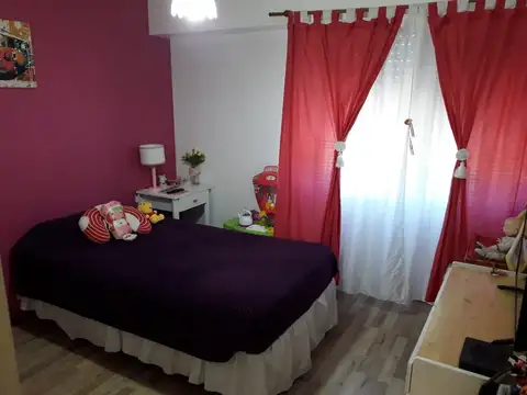 CASA 4 AMB EN HURLINGHAM CON PILETA Y COCHERA