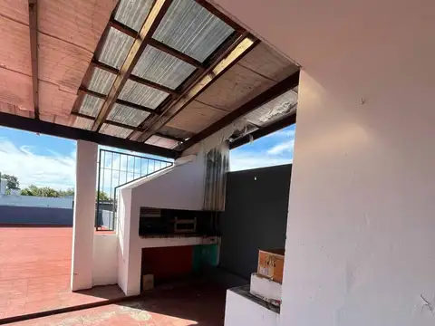 GALPON CON CASA Y TERRAZA EXCLUSIVA BARRIO LUDUEÑA