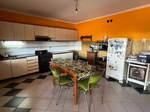 Casa en Venta con 10 cocheras