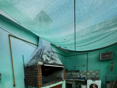 VENTA CASA 2 DORMIT CON GALPÓN B° MÁRQUEZ. CORDOBA