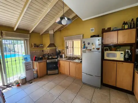 Casa 5 ambientes con 2 baños