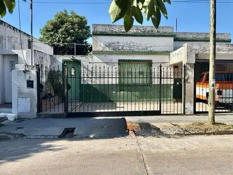 Casa con departamento en venta - Alto Alberdi