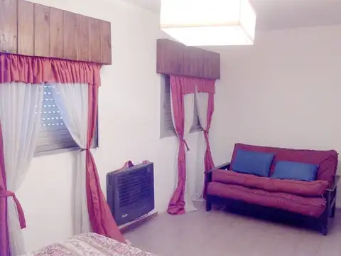 HERMOSA CASAQUINTA SOBRE LOTE DE 3200 M2! 4 DORMITORIOS