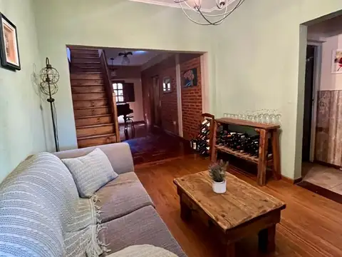 Casa 5 ambientes con 2 baños