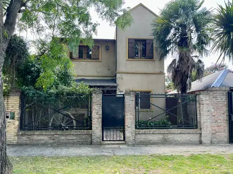 CHALET DE 5 AMB CON PISCINA EN ADROGUE