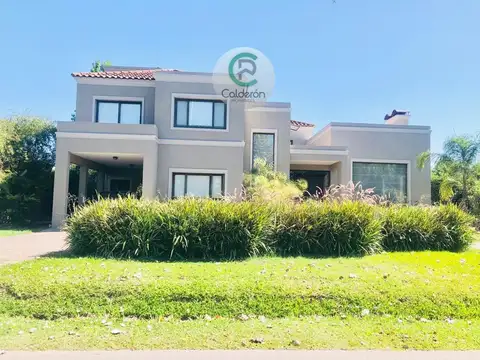 Casa  en Venta  en  Country Campos de Alvarez,