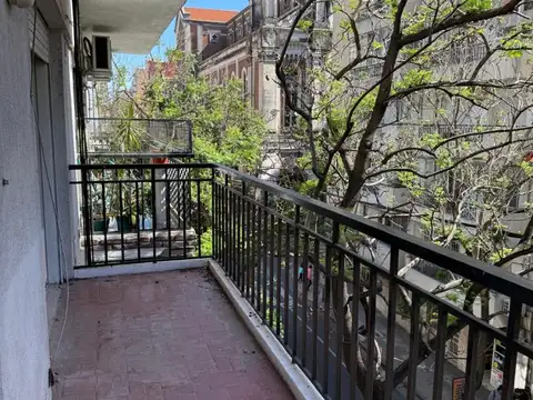 Alquiler dpto externo con balcon corrido Dos dormitorios y dep de servicio Cocina separada lavadero