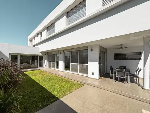 Casa 7 ambientes con 4 baños