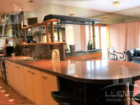 Casa 5 ambientes con piscina amoblada en venta - Club El Carmen