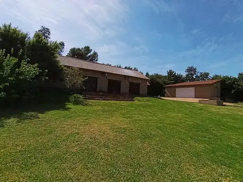 Casa en Venta con 3 cocheras