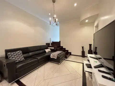 Casa 6 ambientes con 3 baños