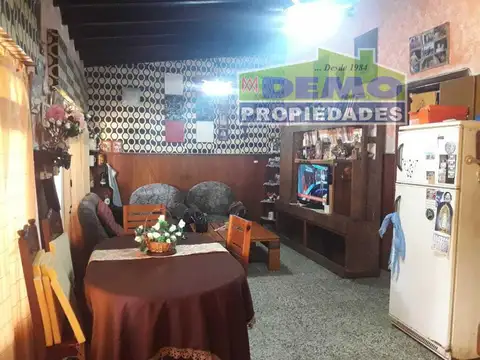Casa 5 ambientes con 2 baños