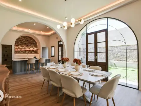 Casa 3 Dormitorios con patio y pileta - Pje Monroe 2900 - Lourdes Rosario | Venta