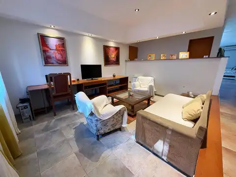 Casa 6 ambientes con 2 baños