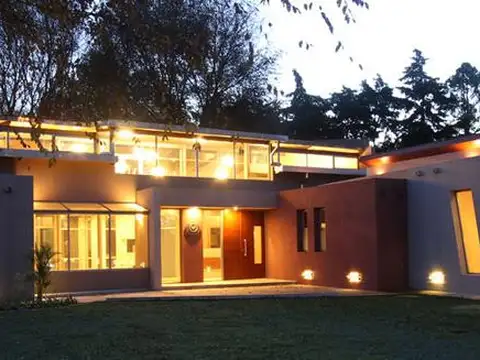 Venta Hostería 800 m2 construido zona de 9 de Julio