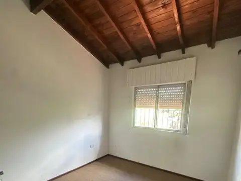 Casa en Alquiler con 1 cochera