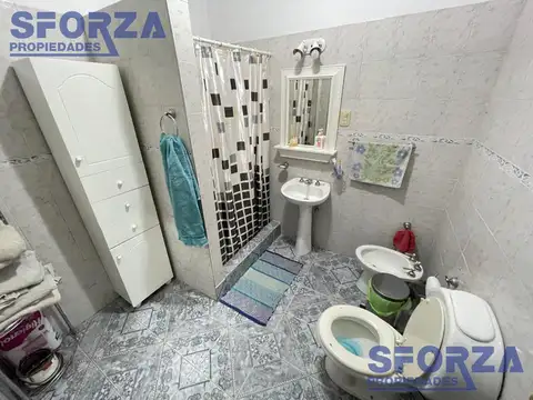 Casa 5 ambientes con 2 baños