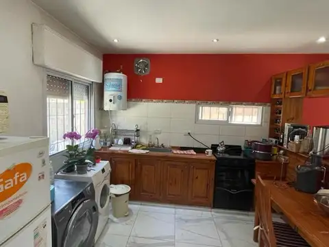 Casa en Venta con 3 cocheras
