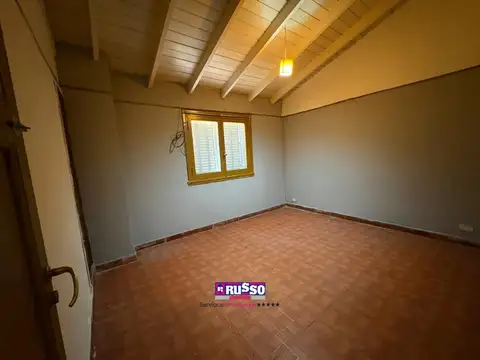 Casa en Alquiler con 1 cochera