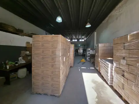 GALPON CON OFICINAS, PLANTA LIBRE DE COLUMNAS