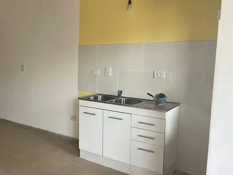 Depto Tipo Casa en Alquiler en San Miguel, $ 300.000