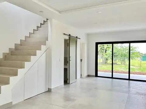 Casa en Venta en Pilar Del Este - Santa Elisa, USD 220.000