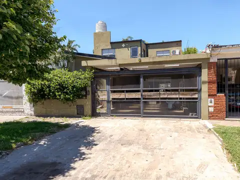 Venta casa de 5 dormitorios en Barrio Cura
