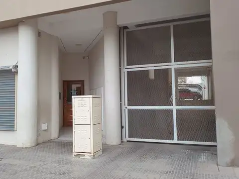 COCHERA CENTRICA CON  PORTON ELECTRICO